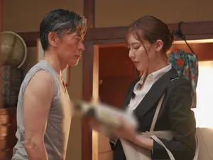 Con trai vừa đi công việc thì bố Người chồng đã đè vợ sắp cưới của con trai ra địt