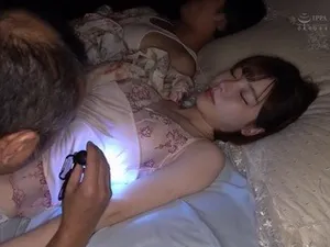 Bí mật lén lút với cô em họ sau thời gian dài gặp lại