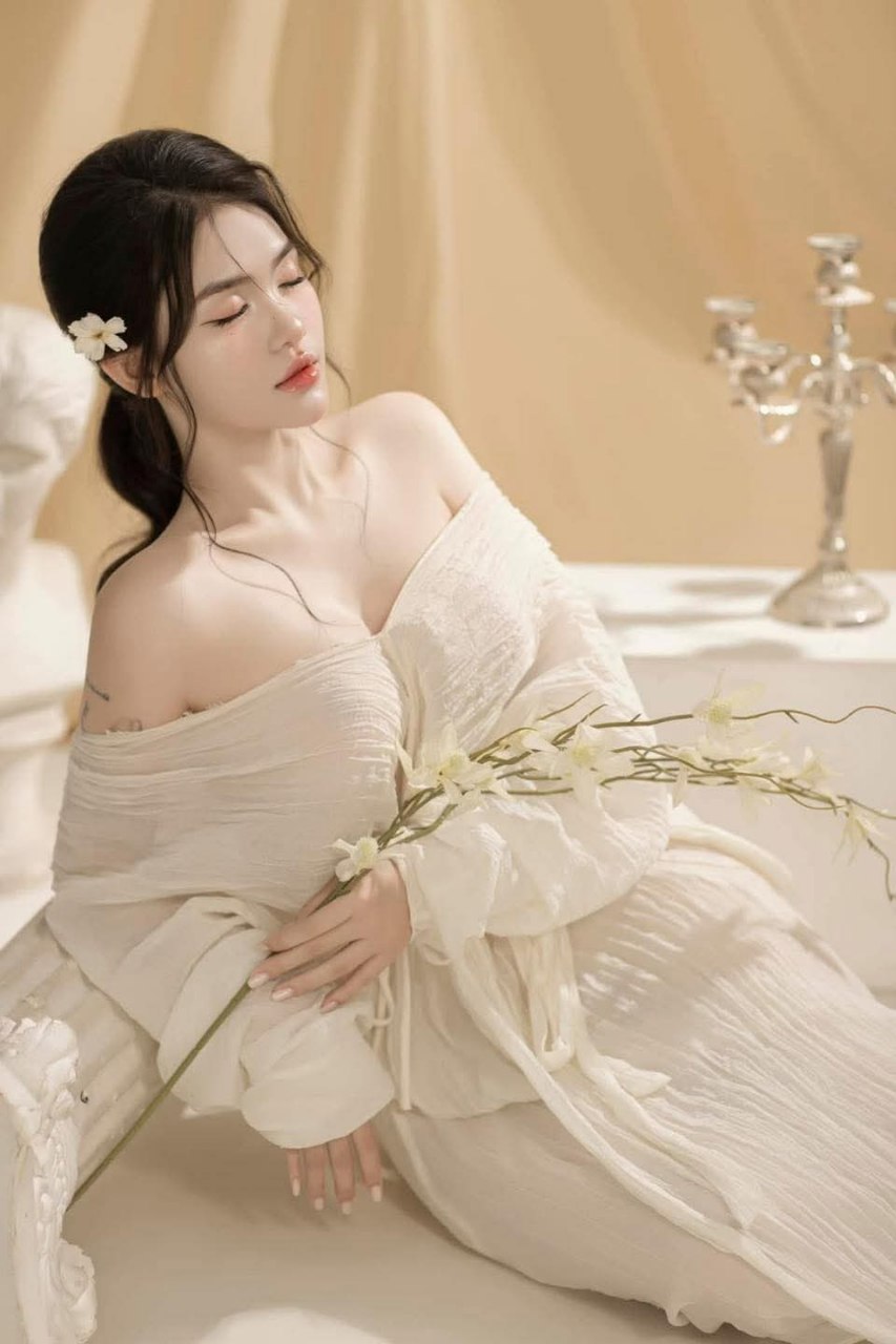 FOCS-091-C Nhật ký của một cô gái ngây thơ hoàn toàn tích cực khi bị thụ thai. Một cô gái ở cùng khu phố mà tôi quen biết từ lâu đã chấp nhận mọi ham muốn tình dục của một người đàn ông trung niên thất bại.